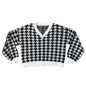 Super Soft Black and White Houndstooth Cropped Sweater
